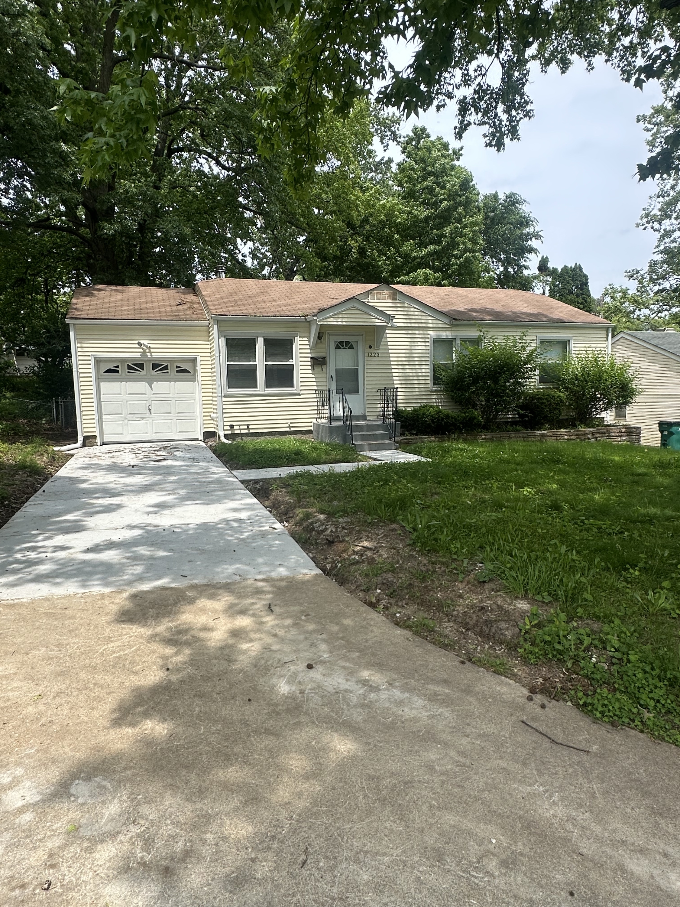 1223 Bakewell Drive